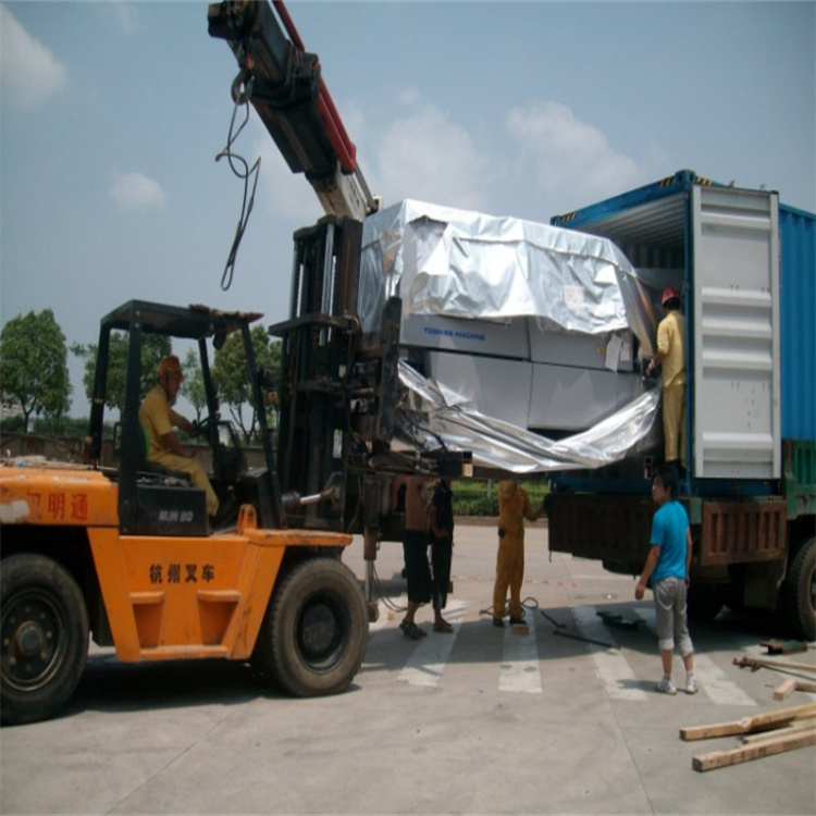 光泽机器吊装移位